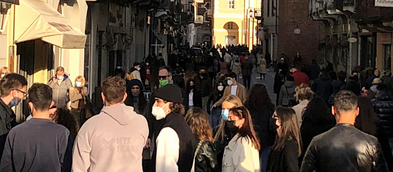 Incidenza dei contagi: ancora in discesa nelle scuole e tra gli adulti